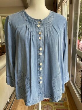 TooFan size large 100% tencel button up chambray top or light jacket